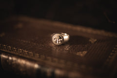 Blue Moon Signet